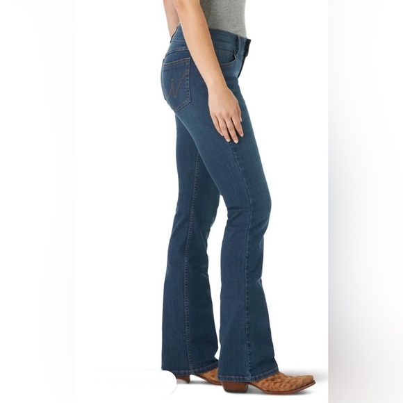 Wrangler Women's Essential Mid-Rise Kora Bootcut Regular Fit Jeans size 5x36 new - Picture 1 of 5